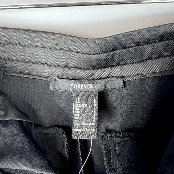 NWT Forever 21 Black Satin Pleated Wide Leg Pants Small - Picture 6 of 7